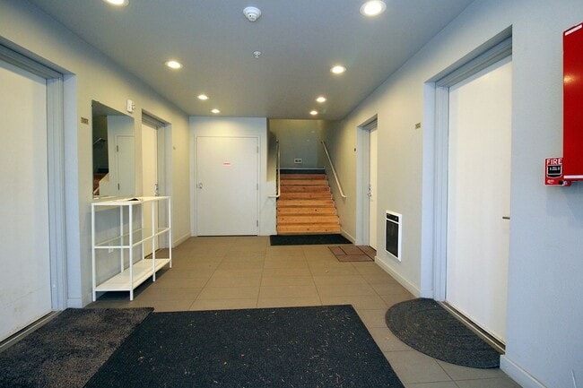 1480 N Jarrett St, Portland, OR 97217 - photo 3