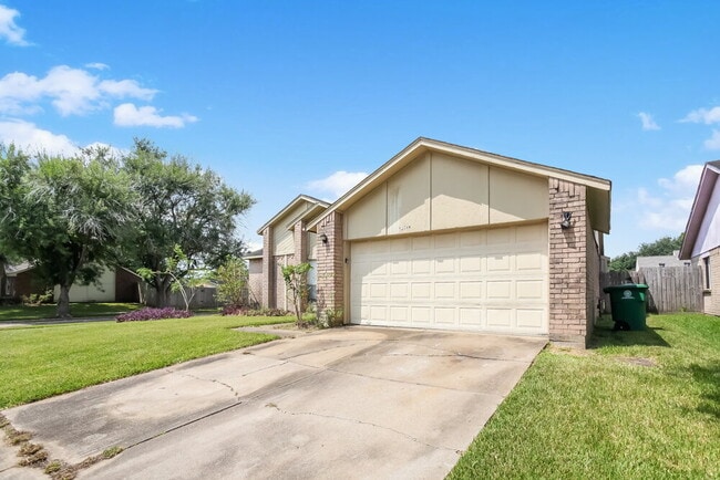 16158 Coyridge Ln, Houston, TX 77053 - photo 2