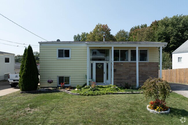 Chapel Hill features a mix of bi-level homes with spacious layouts and classic charm.