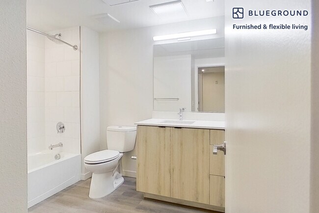 2600 Lawrence St unit FL3-ID427A, Denver, CO 80205 - photo 6