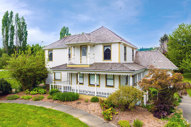 The Neely House is the oldest standing residence in Kent and just minutes from Riverfront.