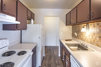 2750 Cherokee Dr, Waterford, MI 48328