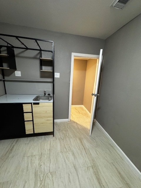 Kitchen Cabs & Pantry
