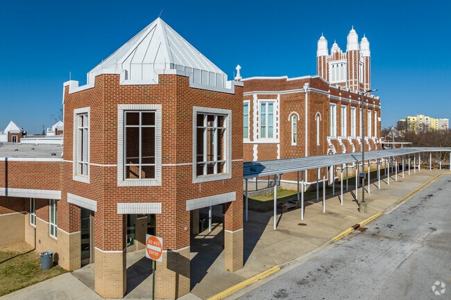 Early College High School at Carver has 515 students.