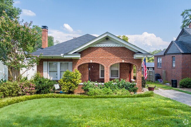 Four sided brick homes with beautiful well manicured lawns are abundant in Midtown Augusta.