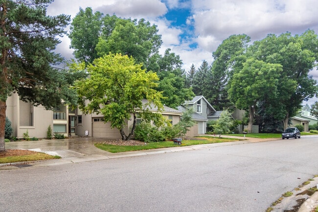 Warren Shores homes sit tucked into the trees.