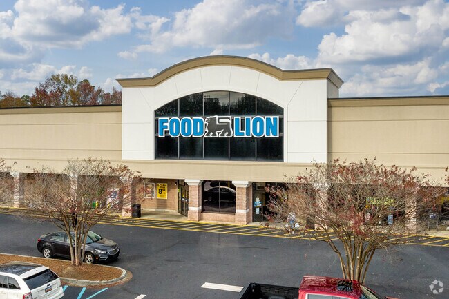 Food Lion on Garners Ferry Road offers convenient grocery shopping.