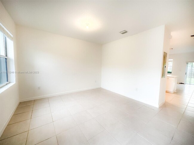 1486 SE 26th Terrace unit key gare, Homestead, FL 33035 - photo 3
