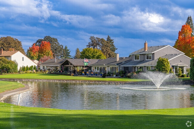 Mid-century homes line the Summerfield golf course in the Southview neighborhood.