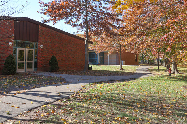 Cove Elementary School is located in the Cove neighborhood of Beverly.