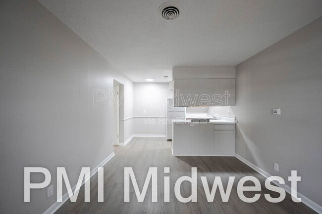 323 E 8th St unit B, Marion, IN 46953 - photo 3