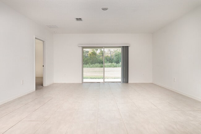 176 Citrine Loop, Kissimmee, FL 34758 - photo 4