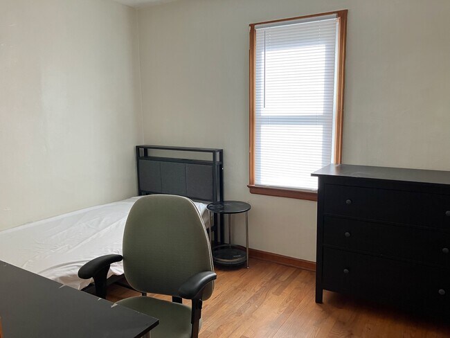 1119 Hillcrest Rd unit Front BR, West Lafayette, IN 47906 - photo 4