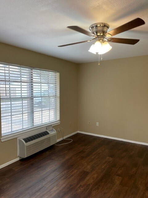 1719 6th Street Apartments, Rosenberg, TX 77471 - photo 4