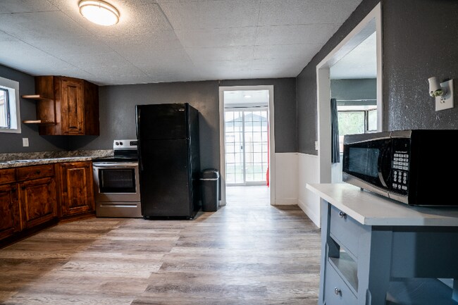 41 Riverside Rd S, Blackfoot, ID 83221 - photo 4