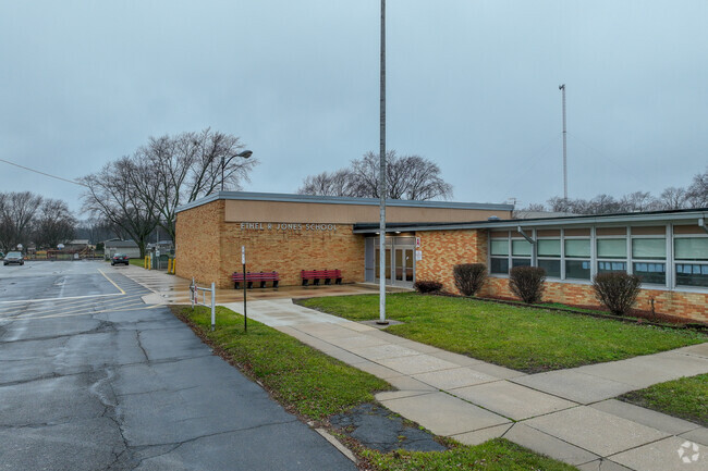 Ethel R Jones Elementary School has 300 students.