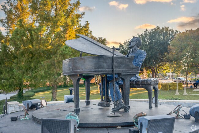 Ray Charles was born in Albany GA, right next door to Dixie Heights.