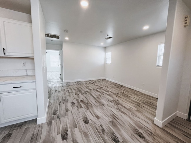 4141 Teal St unit 11, Bakersfield, CA 93304 - photo 2