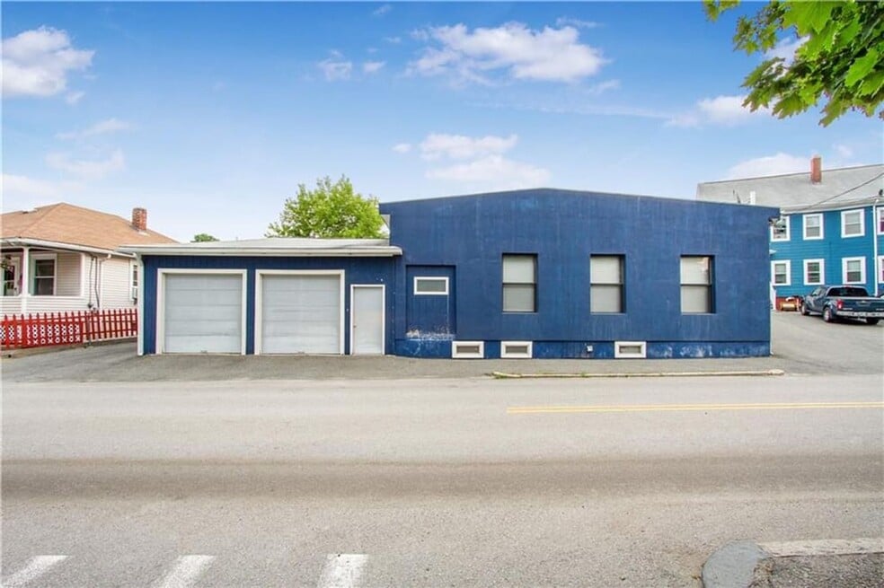 847 Weeden St, Pawtucket, RI 02860 - photo 1