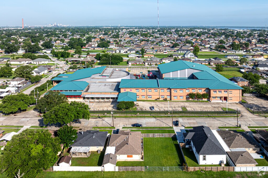 Lacoste Elementary School has an overall Niche score of B+.