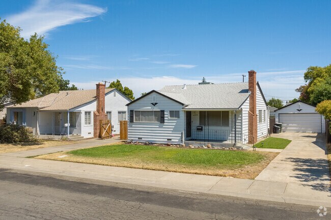 Many Lemon Hill homes include separate garages and extended driveways for convenience.