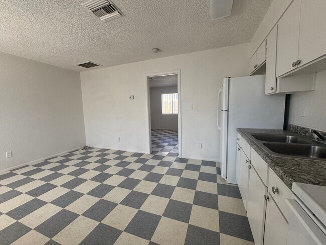 1209 E Adams St unit 3, Phoenix, AZ 85034 - photo 3