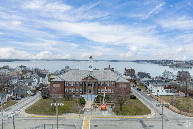 Hull Memorial Middle School got a B in the academic department from Niche.