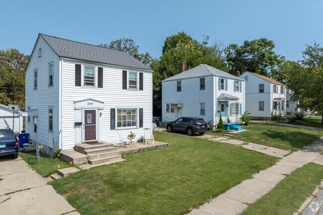 Homes in Mueller Park sit on full sized lots with garages.
