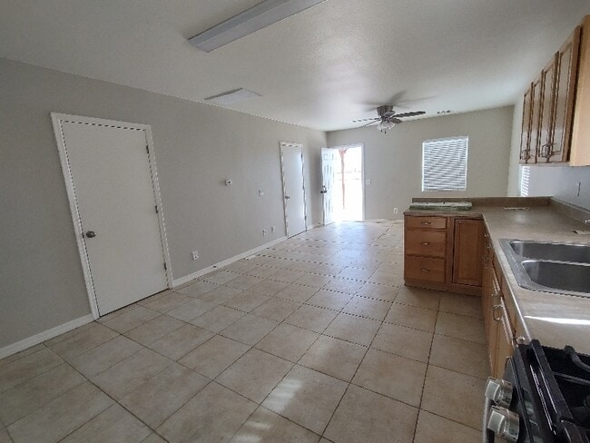 20041 S Neighbours Blvd, Blythe, CA 92225 - photo 7