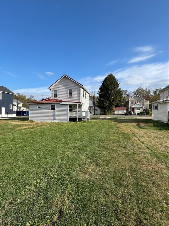 70 9th St, Lucernemines, PA 15754 - photo 2