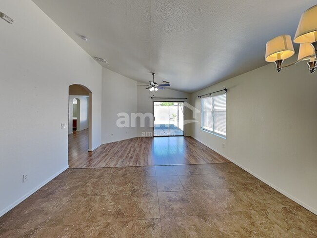 16200 W Mauna Loa Ln, Surprise, AZ 85379 - photo 6