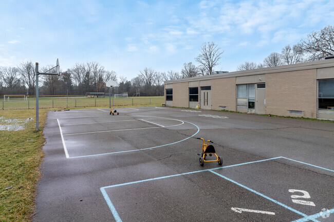 Children have a variety of recess activities at Beverly Hills Academy.