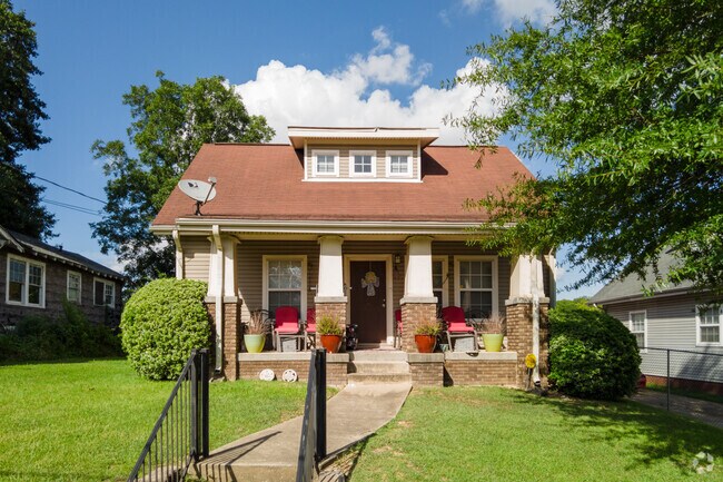 Brick and wood homes are frequent in Fountain Heights.