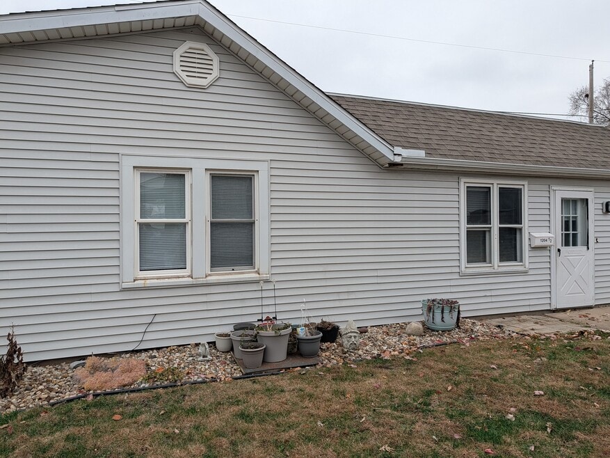 1204 S 13th St unit 1204 1/2, Pekin, IL 61554 - photo 1