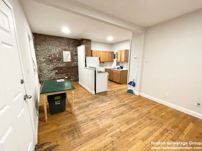 733 Parker St unit 733 Parker, Roxbury Crossing, MA 02120 - photo 7
