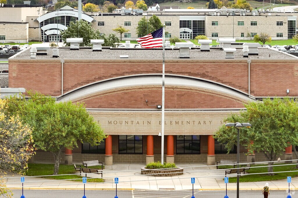 Little Mountain Elementary enrolls nearly 600 students in grades 1-5.