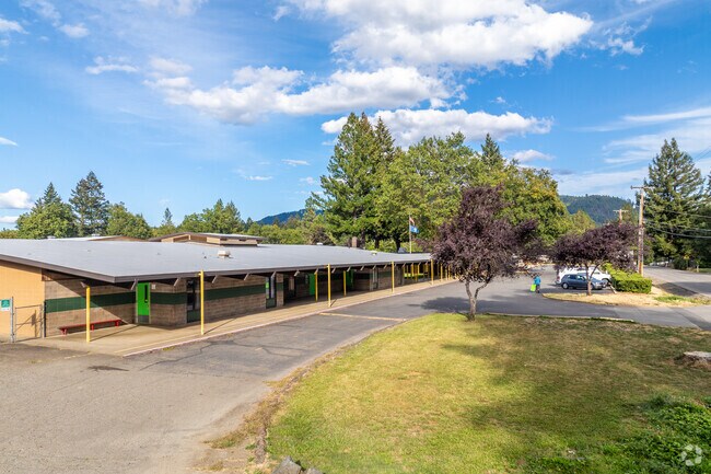Evergreen Elementary School received a C grade on Niche.