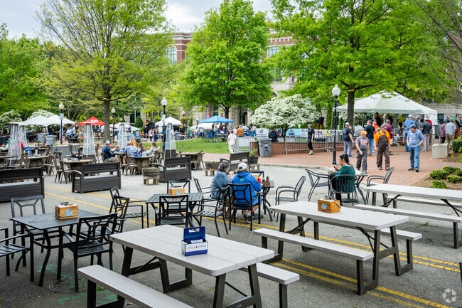 Many small events and festivals take place on the weekends right outside of Duncan Park.