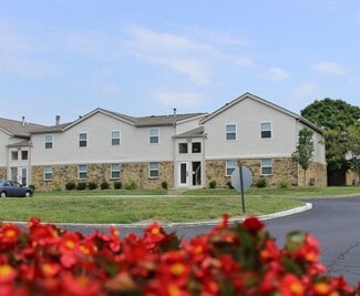 4909 Covered Bridge Rd, Indianapolis, IN 46268