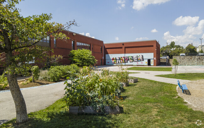Hampden Elementary/Middle School serves students K-8th grade.