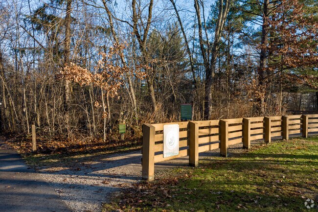 Beautiful walking paths can be found throughout Lake Darby.