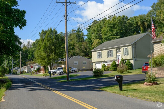East Kingston houses are mostly colonial style or squat bungalows.