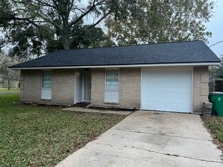 101 N Orange St, Sweeny, TX 77480