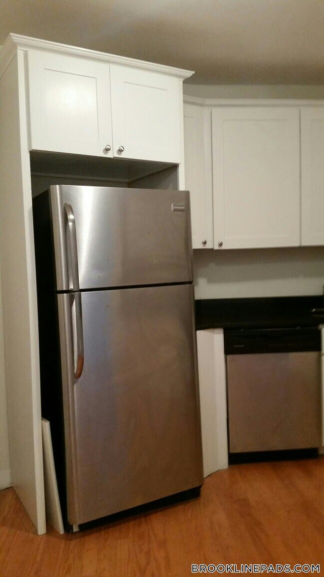 1728 Beacon St unit B, Brookline, MA 02445 - photo 7