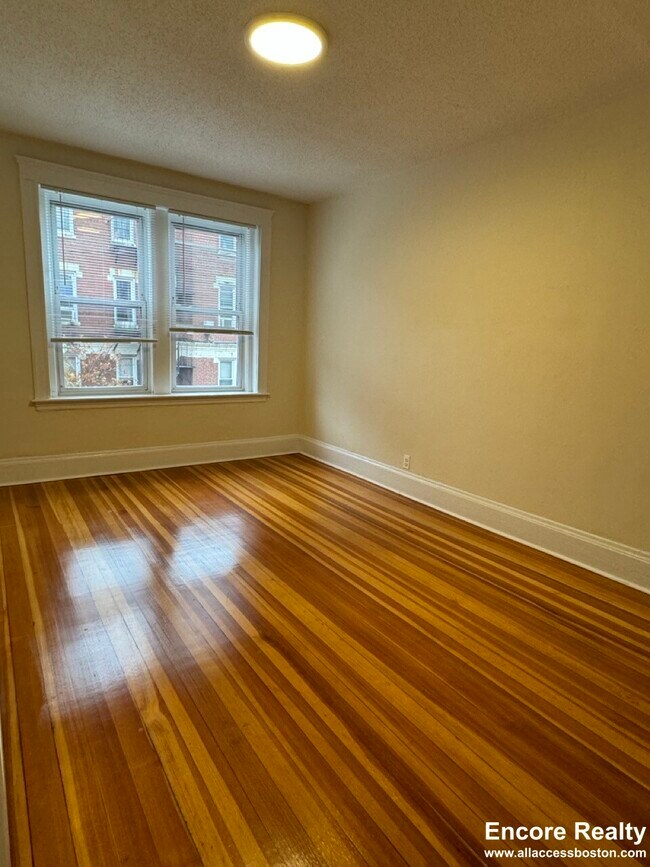 6 Barrows St unit 4, Allston, MA 02134 - photo 5