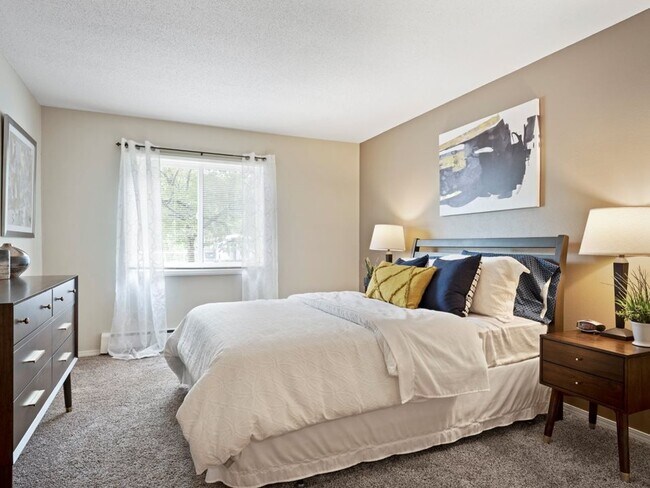 Springbrook, Fridley, MN 55432 - photo 4