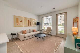 104 W Main St, Edmond, OK 73003