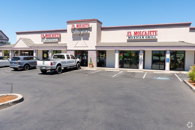 Enjoy some fresh mexican food at El Molcajete.