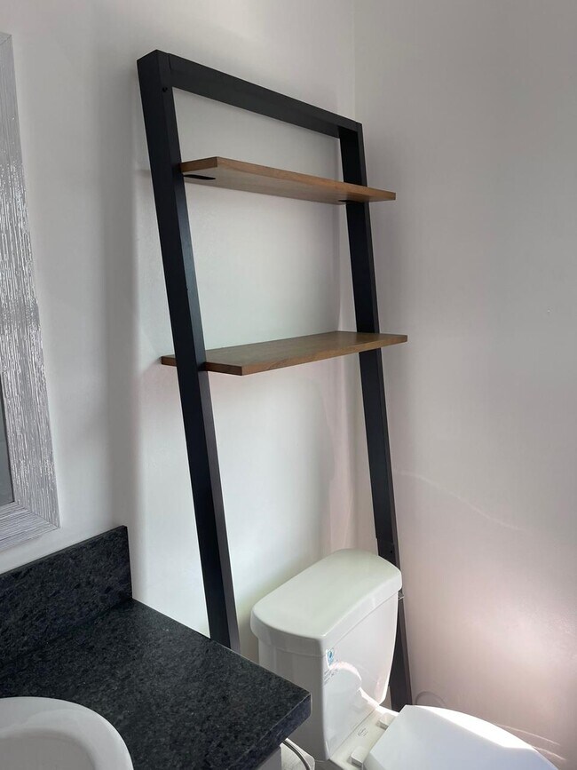 1245 Crenshaw Blvd unit 1247 1/2, Los Angeles, CA 90019 - photo 7