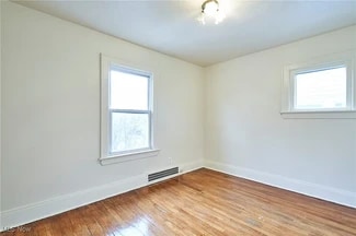 8606 Vineyard Ave, Cleveland, OH 44105